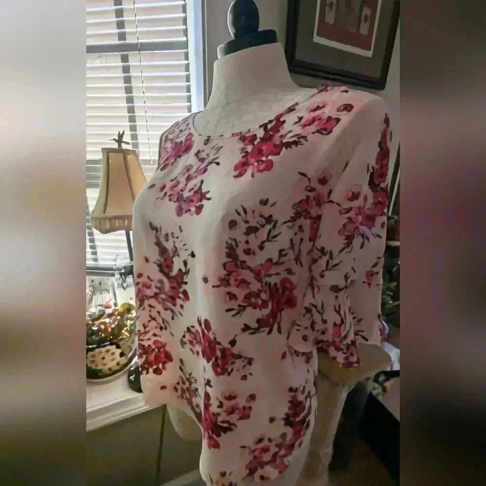 NWOT Elle Fuchsia Pink Floral Top Size L - Picture 7 of 7
